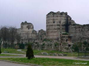 Kara Surları, Ana Sur, T56