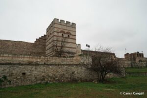 Kara Surları, Ana Sur, T66