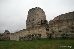 Kara Surları, Ana Sur, T68