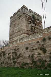 Kara Surları, Ana Sur, T70