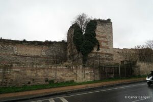 Kara Surları, Ana Sur, T71