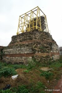 Kara Surları, Ana Sur, T74