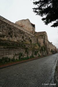 Kara Surları, Ana Sur, T93