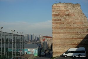 Kara Surları, Ana Sur, T93