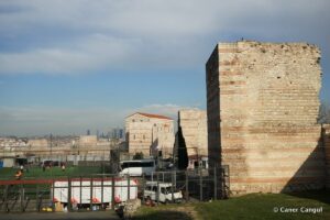 Kara Surları, Ana Sur, T94