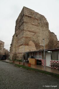 Kara Surları, Ana Sur, T96