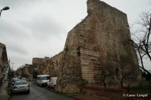 Kara Surları, Ana Sur, T96