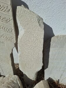 Mezar taşı K09