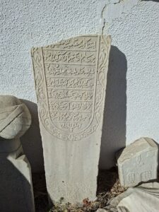 Mezar taşı K10
