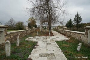 Maksut Baba Türbesi ve Saraçhane Mezarlığı