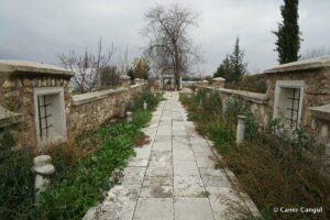 Maksut Baba Türbesi ve Saraçhane Mezarlığı