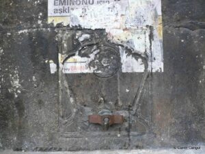 Mirahur Hasan Ağa Çeşmesi Ayna Taşı