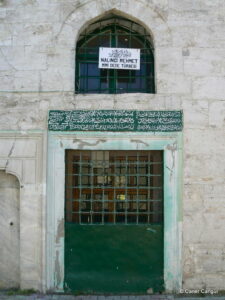 Nalıncı Mehmet Mimi Dede Türbesi Girişi ve Kitabesi