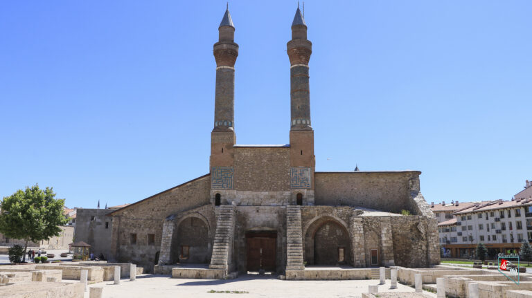 Çifte Minareli Medrese, Sivas
