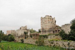 Kara Surları, Ana Sur, T19