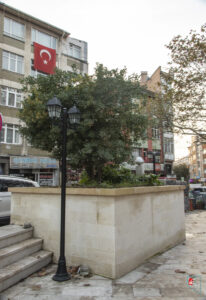 Bülbülderesi Fevziye Hatun Camii Avlusundaki Asadar Baba Kabri