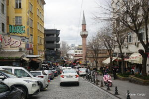 Yavaşça Şahin Mescidi'nin Caddeden Görünümü