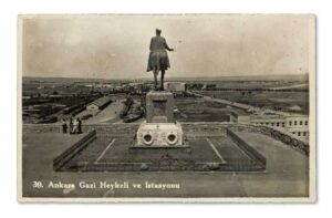 Atlı Atatürk Anıtı