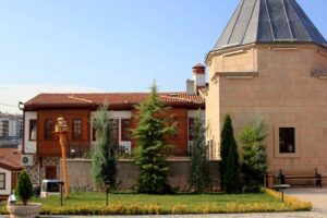 Şeyh İzzettin Türbesi