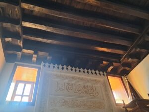 Şey İzzettin Camii tavan kirişi ve mihrap palmeti detayı