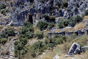 Myra Antik Tiyatrosu ve Kaya Mezarları