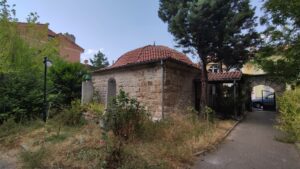 Gümüşeşik Türbesi