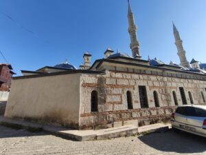  Saatli Medrese