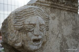 Prusias Ad Hypium Antik Tiyatrosu Kabartmaları