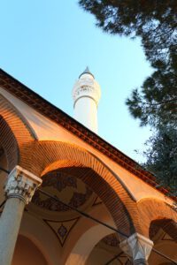 Yalınayak Camii, Tire