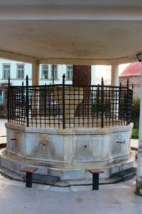 Yalınayak Camii Şadırvanı