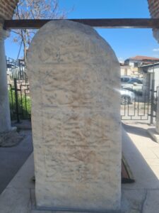 Kesikbaş Türbesi mezar şahidesi