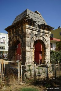 Dört Ayaklı Anıt Mezar