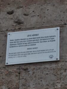 Melike Adile Hatun Kümbeti (Çifte Kümbet/Gaziye Hatun), Belediye kitabesi.