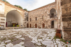 Manisa Ulu Cami Medresesi Avlusu