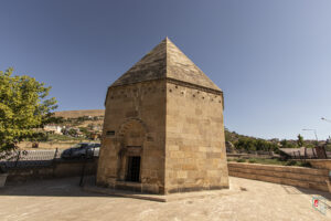 Emir Kemarettin Kümbeti