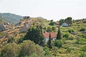 Yıkıntı Camii, Kastro