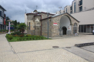 Molla Siyah Camii, Ortahisar