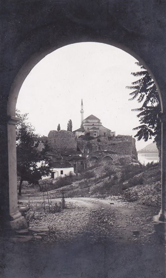 Yanya Kalesi ve Aslan Camii