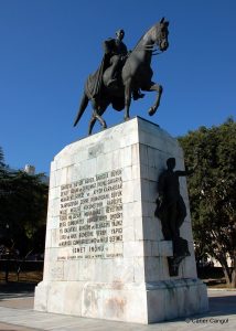 İsmet İnönü Anıtı