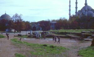 Antiokhos Sarayı Kalıntıları