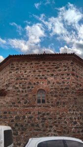 Türbenin duvarından bir detay.