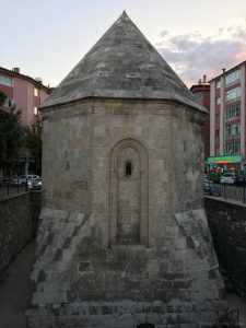 Ahi Emir Ahmet Türbesi