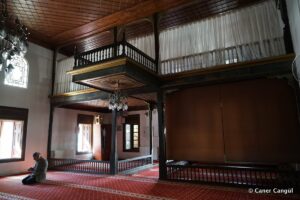 Sarıkadı Camii