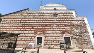 İlyas Bey Camii, Leyne