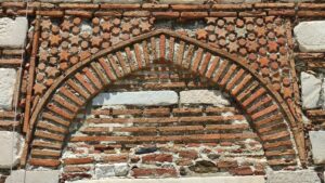 İlyas Bey Camii, Leyne