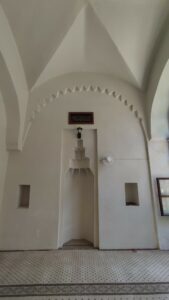 İlyas Bey Camii, Leyne