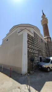 İlyas Bey Camii, Leyne