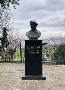 Haldun Taner Büstü