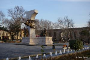 Fatih Sultan Mehmet Anıtı