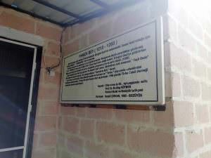 Hamza Bey Türbesi tanıtım levhası